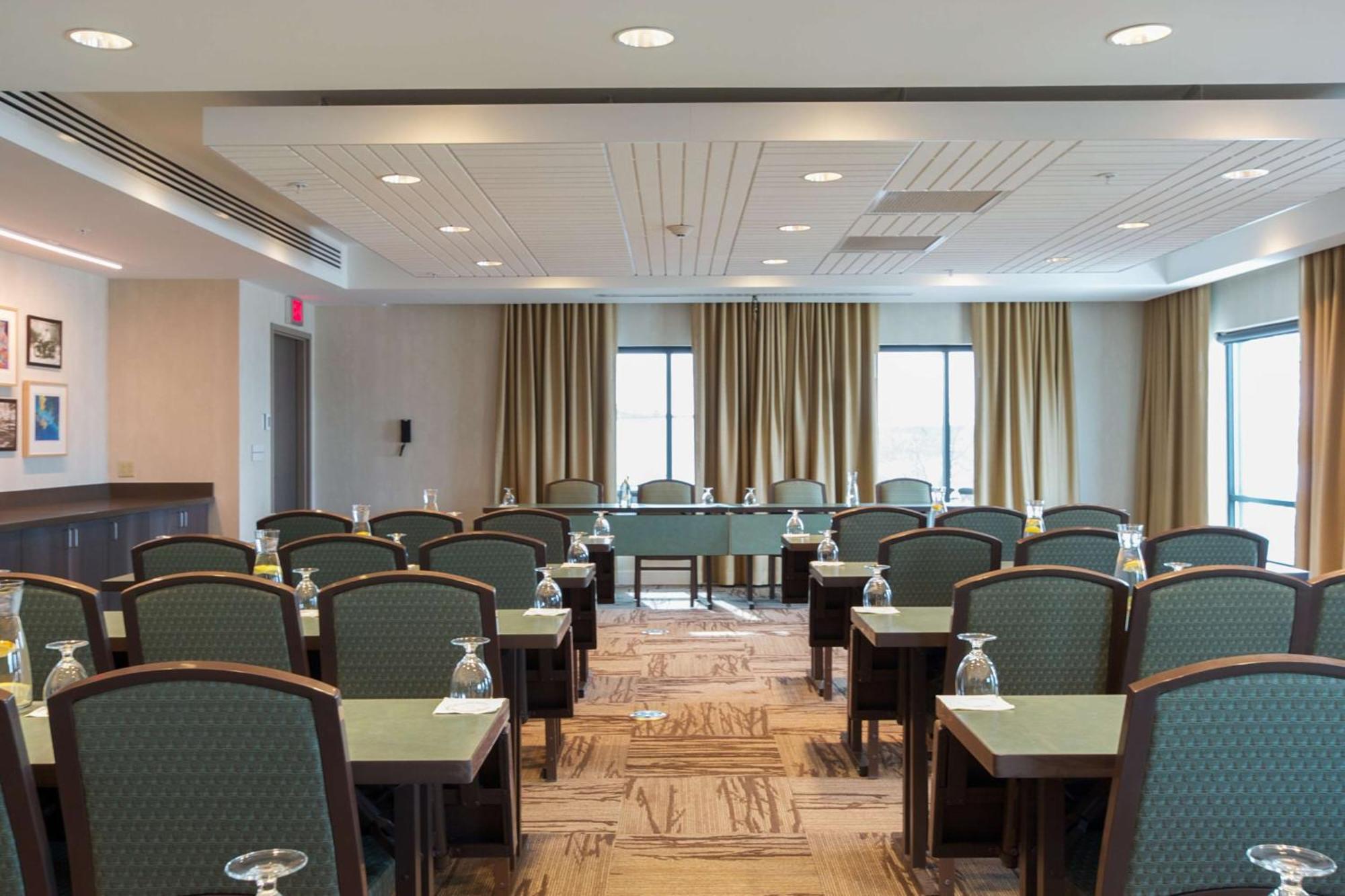 Hilton Garden Inn Burlington Downtown Exterior photo