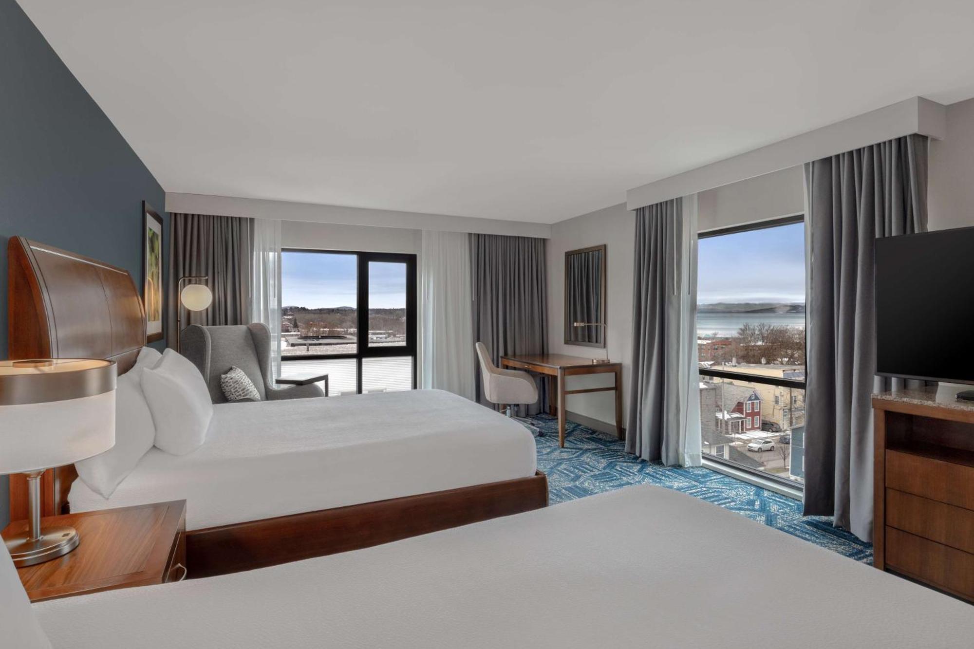 Hilton Garden Inn Burlington Downtown Exterior photo