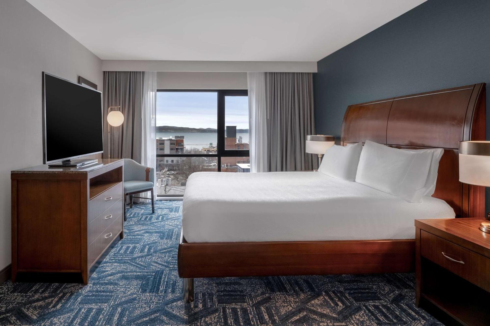 Hilton Garden Inn Burlington Downtown Exterior photo