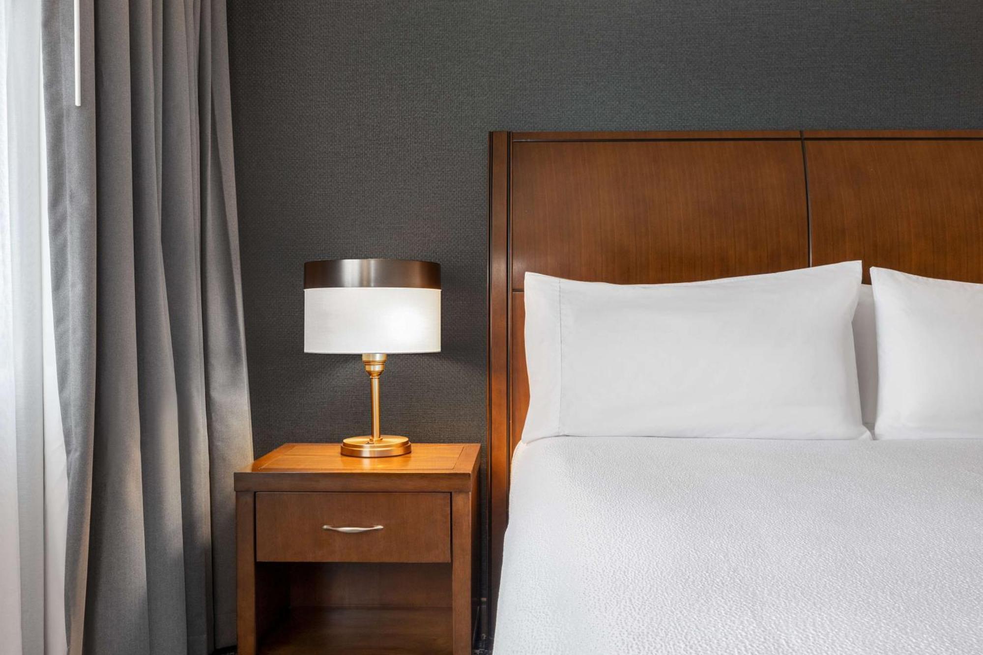 Hilton Garden Inn Burlington Downtown Exterior photo