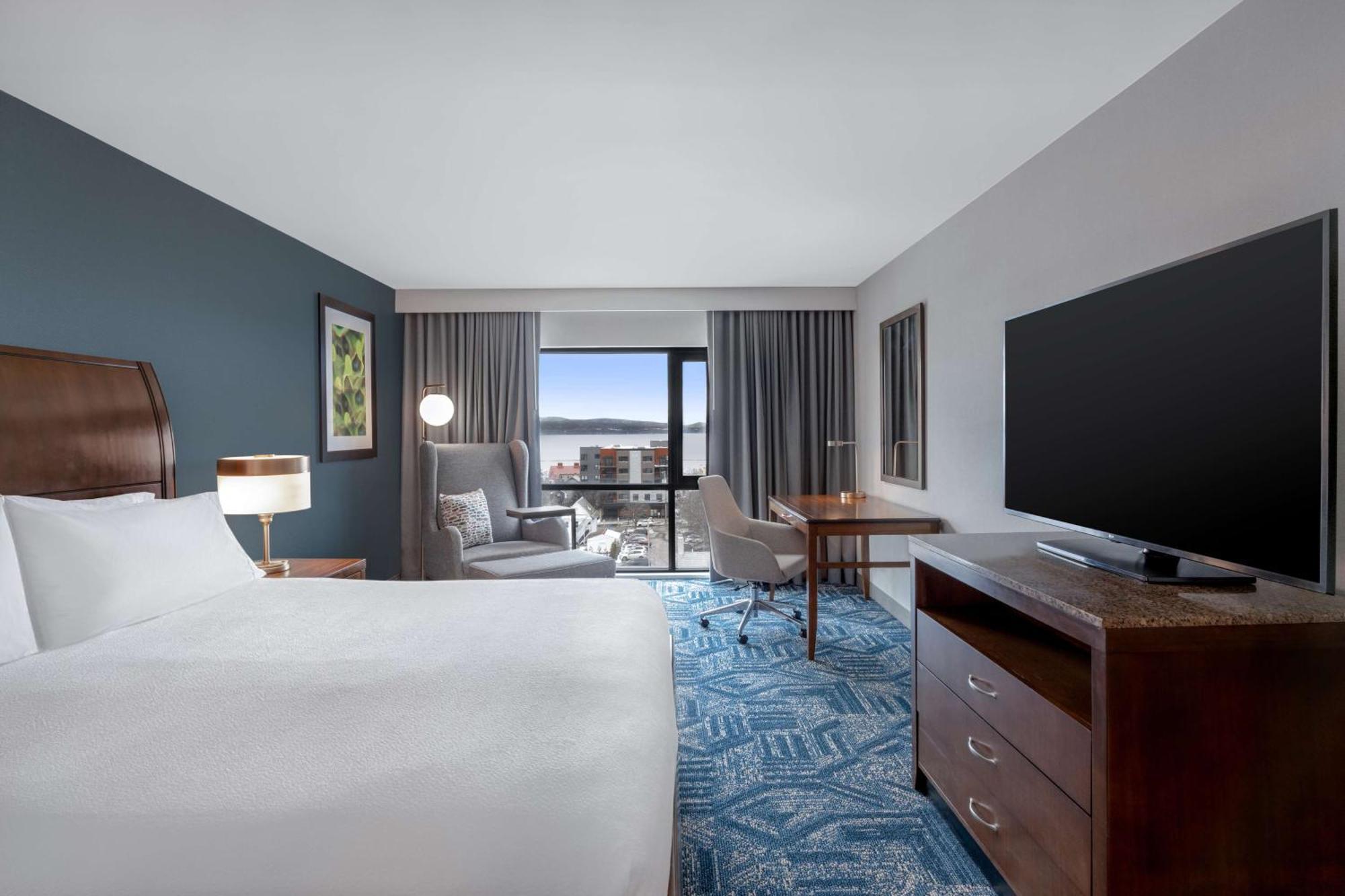 Hilton Garden Inn Burlington Downtown Exterior photo
